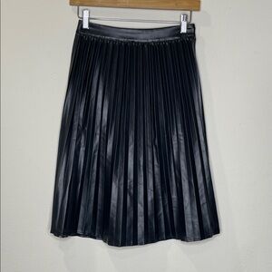 Monteau Elegant Black Pleated Fuc Leather Skirt NWT